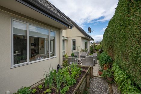 Photo of property in 2/12 Gradwell Place, Two Mile Bay, Taupo, 3330