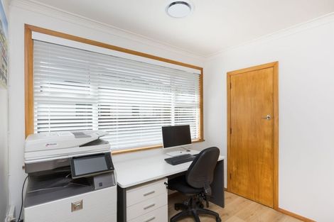 Photo of property in 23 Saint Albans Avenue, Hokowhitu, Palmerston North, 4410
