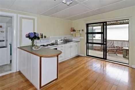 Photo of property in 1/55 Awaroa Road, Sunnyvale, Auckland, 0612