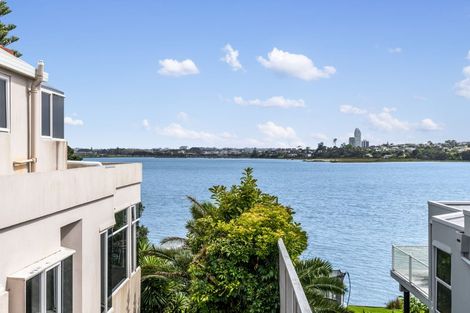 Photo of property in 2/33 Beresford Street, Bayswater, Auckland, 0622