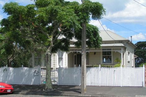 Photo of property in 90 Queen Street, Northcote Point, Auckland, 0627