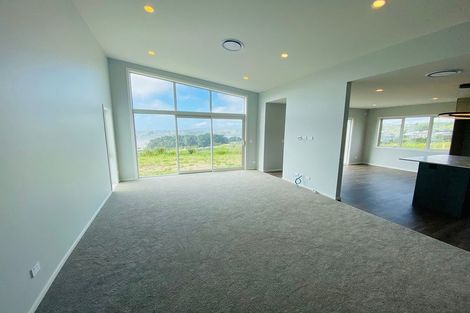 Photo of property in 36 Queen Charlotte Drive, Aotea, Porirua, 5024