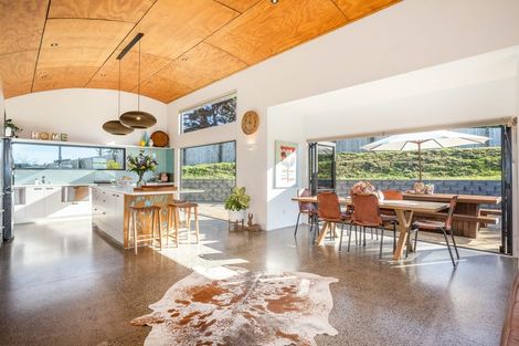 Photo of property in 3 Coroglen Rise, Pukerua Bay, 5026