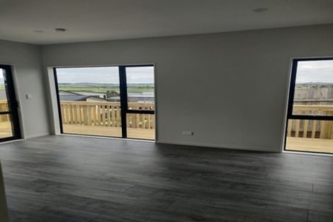 Photo of property in 12 Taupata Lane, Helensville, 0800