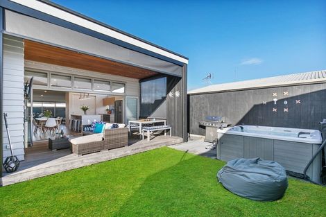 Photo of property in 4a Ross Crescent, Orewa, 0931