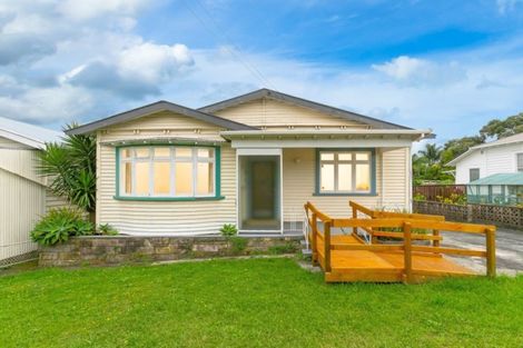 Photo of property in 13 Huia Road, Point Chevalier, Auckland, 1022