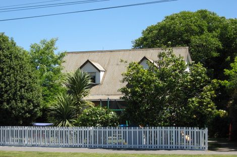 Photo of property in 211 Avonhead Road, Avonhead, Christchurch, 8042