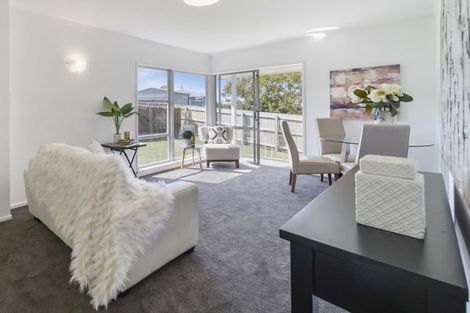 Photo of property in 2/22 Pooley Street, Pakuranga Heights, Auckland, 2010