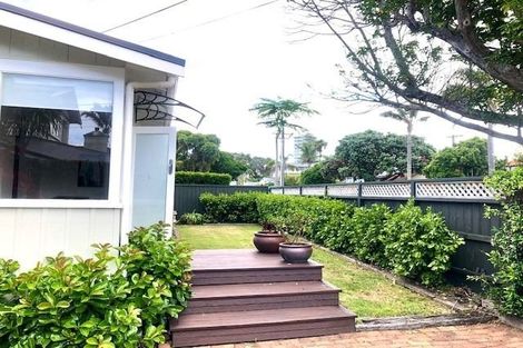 Photo of property in 11 Ocean View Road, Milford, Auckland, 0620