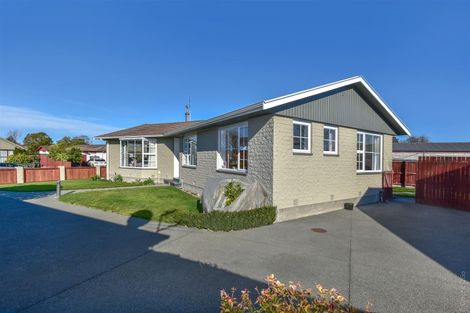 Photo of property in 6 Monteath Place, Redwood, Christchurch, 8051