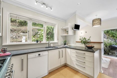 Photo of property in 17 Torwood Road, Khandallah, Wellington, 6035