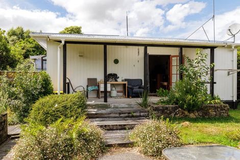 Photo of property in 16 Stanly Street, Eketahuna, 4900