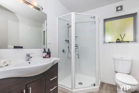 Photo of property in 35 Meadowcroft Grove, Johnsonville, Wellington, 6037