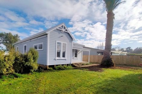Photo of property in 37 Ross Street, Woodville, 4920