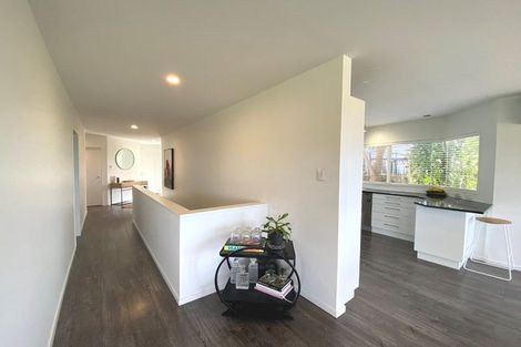 Photo of property in 76a Wade River Road, Stanmore Bay, Whangaparaoa, 0932