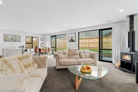 Photo of property in 53 Howden Drive, Jacks Point, 9371