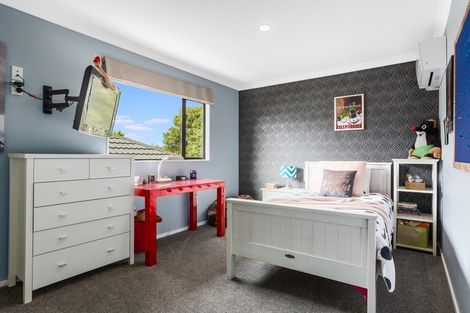 Photo of property in 5 Gybe Place, Whitby, Porirua, 5024