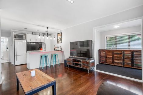 Photo of property in 20 Glen Marine Parade, Glendene, Auckland, 0602