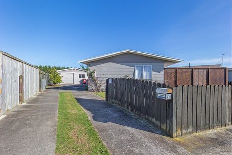 Photo of property in 83 Strathmore Avenue, Levin, 5510