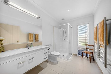 Photo of property in 10 Fairway Drive, Martinborough, 5711