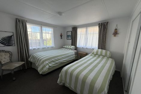 Photo of property in 15 Karoro Road, One Tree Point, 0118