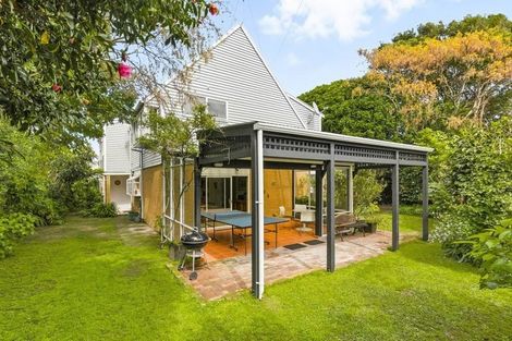 Photo of property in 335 Te Moana Road, Waikanae, 5036