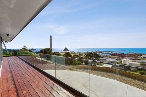 Photo of property in 19 Findlay Street, Moturoa, New Plymouth, 4310