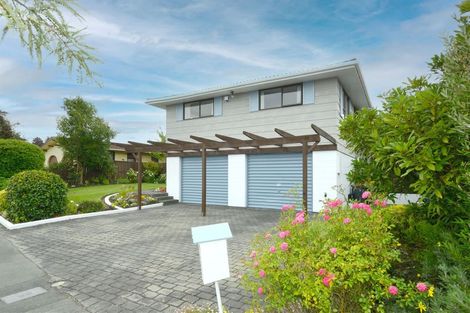 Photo of property in 12 Juniper Place, Burnside, Christchurch, 8053