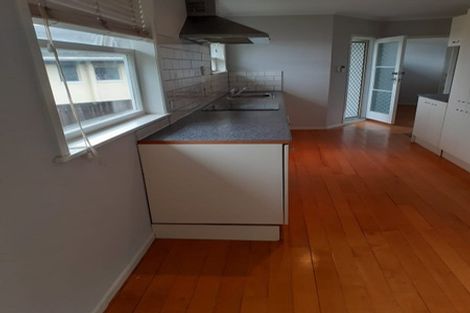 Photo of property in 99 Beach Road, Te Atatu Peninsula, Auckland, 0610