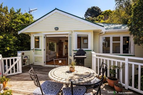 Photo of property in 5 Alexandra Road, Roseneath, Wellington, 6021