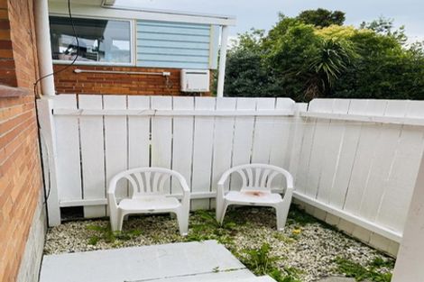 Photo of property in 2/12 Raines Avenue, Forrest Hill, Auckland, 0620