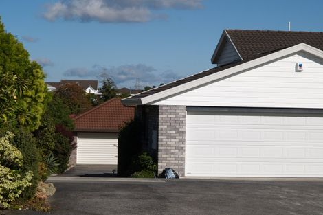 Photo of property in 2/12 The Green, Golflands, Auckland, 2013