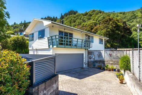 Photo of property in 71 Milton Terrace, Picton, 7220