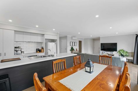 Photo of property in 36a Hand Road, Helensville, 0800