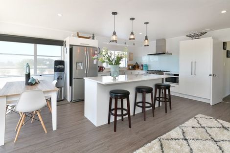 Photo of property in 10 Everard Avenue, Army Bay, Whangaparaoa, 0930