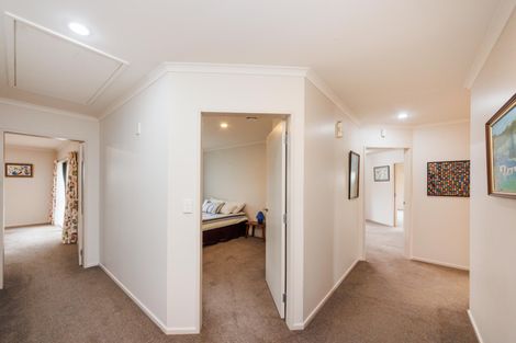 Photo of property in 31 Johnstone Drive, Fitzherbert, Palmerston North, 4410