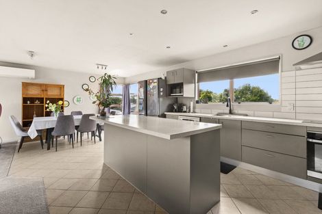 Photo of property in 102 Freyberg Avenue, Tamatea, Napier, 4112