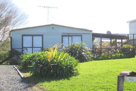 Photo of property in 33 Cullen Street, Mangawhai Heads, Mangawhai, 0505