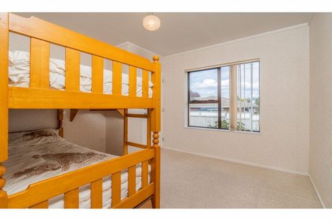 Photo of property in 2/25 Sailfish Drive, West Harbour, Auckland, 0618