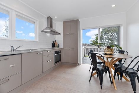 Photo of property in 3/47 East Coast Road, Milford, Auckland, 0620