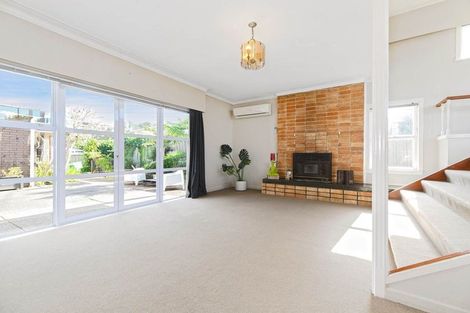 Photo of property in 57 Forrest Hill Road, Milford, Auckland, 0620
