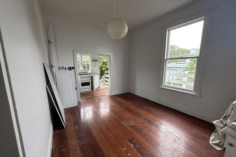 Photo of property in 180-182 Ohiro Road, Brooklyn, Wellington, 6021