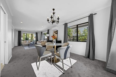 Photo of property in 26 Thornbury Crescent, East Tamaki Heights, Auckland, 2016