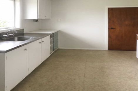 Photo of property in 32 Kervil Avenue, Te Atatu Peninsula, Auckland, 0610