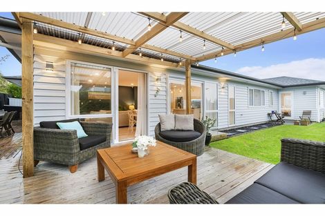 Photo of property in 22 Boocock Crescent, Orewa, 0931