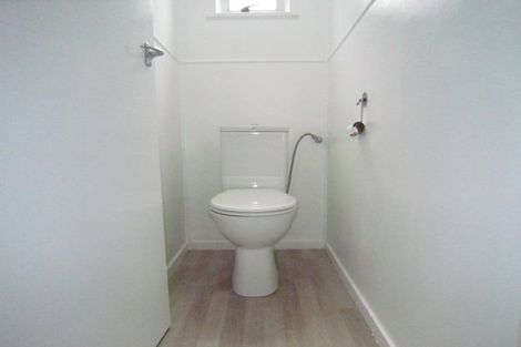 Photo of property in 38 Thornlow Street, Glendene, Auckland, 0602