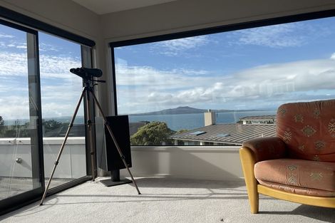 Photo of property in 15b Eastcliffe Road, Castor Bay, Auckland, 0620