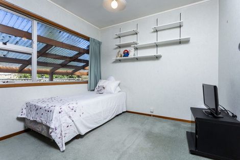 Photo of property in 2/21 Helvetia Drive, Browns Bay, Auckland, 0630
