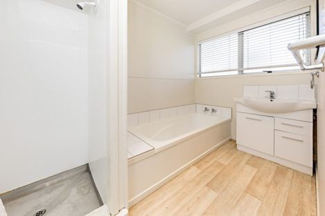 Photo of property in 342 Roscommon Road, Clendon Park, Auckland, 2103