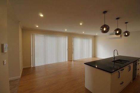 Photo of property in 17 Grove Way, Riverhead, 0820